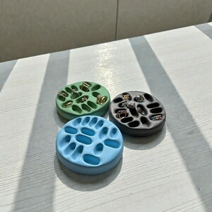 Organizador de platos de hormigón personalizado / Bandeja moderna para guardar joyas con estética minimalista / Idea de regalo de decoración del hogar funcional hecha a mano imagen 10