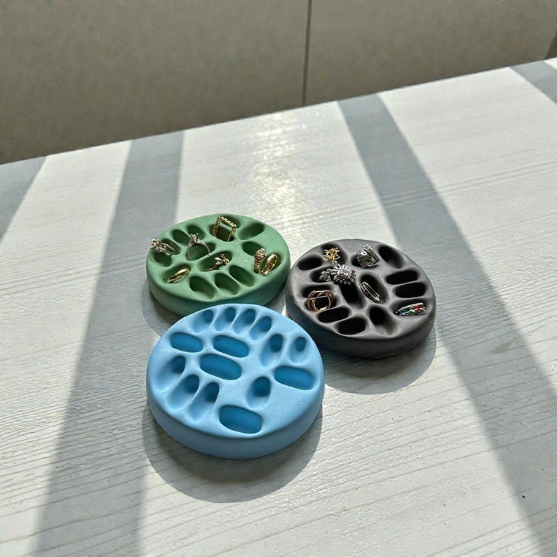 Organizador de platos de hormigón personalizado / Bandeja moderna para guardar joyas con estética minimalista / Idea de regalo de decoración del hogar funcional hecha a mano imagen 10