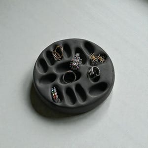Organizador de platos de hormigón personalizado / Bandeja moderna para guardar joyas con estética minimalista / Idea de regalo de decoración del hogar funcional hecha a mano imagen 12