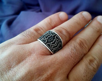 Handgefertigter Sterling Silber Herrenring, ethnisches Muster, oxidiertes Detail, mutiger und einzigartiger Aussageschmuck für Ihn, Geburtstagsgeschenk, Geschenk für Papa