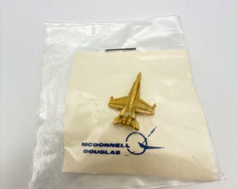 Pin de solapa McDonnell Douglas F/A-18 Hornet, tono dorado, nuevo, sellado, tarjeta original MDC.