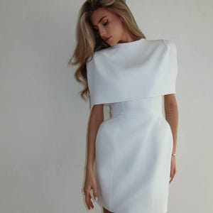 Elegant miniklänning med kappa, tvådelat klänningsset, minimalistisk cocktailklänning, brudklänning, röd, svart, vit festklänning, klädpresent