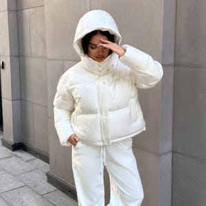 Women&#39;s Short Winter Puffer Jacket, Synthetic Fill with Hood & Pockets. Good for Work, Shopping, Holiday, Gift for Daughter, Sister, Friend
