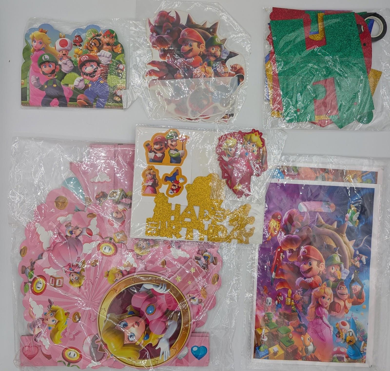 Ensemble fête d'anniversaire Princesse Peach + Mario Friends ; bannière, tour à cupcakes + plus, 61 pièces