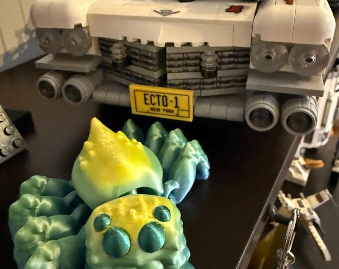 Creepy-Crawly Articulated Spider – Realistic Flexible Toy for Kids & Collectors