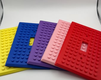 3D-geprinte LEGO-stijl lichtschakelaarafdekking • Kleurrijke bakstenen schakelplaat voor kinder- en speelkamers