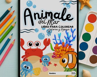 Könnte beinhalten: Ein digitales Tablet mit einem Malbuch für Kinder mit dem Titel "Animales del Mar" (Tiere des Meeres). Das Cover zeigt Cartoon-Meeresbewohner wie eine rote Krabbe, einen orangefarbenen Fisch und blaue Quallen. Farbstifte und eine Aquarellpalette sind um das Tablet herum angeordnet.