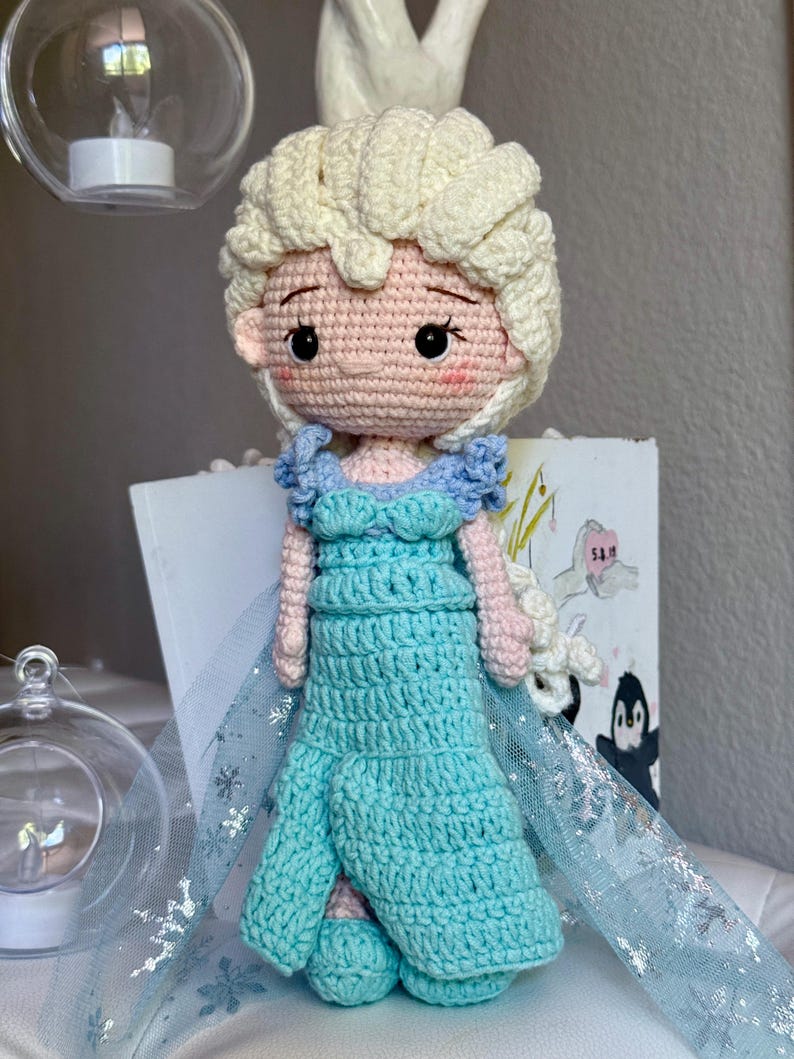 Frost Prinsessa Virkade Dockor - Handgjord Virkad Elsa & Anna Amigurumi Docka - Sagopresent till Flicka - Födelsedagspresent till Flicka - Frost Fan bild 3