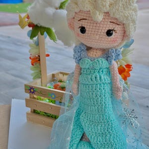 Frost Prinsessa Virkade Dockor - Handgjord Virkad Elsa & Anna Amigurumi Docka - Sagopresent till Flicka - Födelsedagspresent till Flicka - Frost Fan bild 2