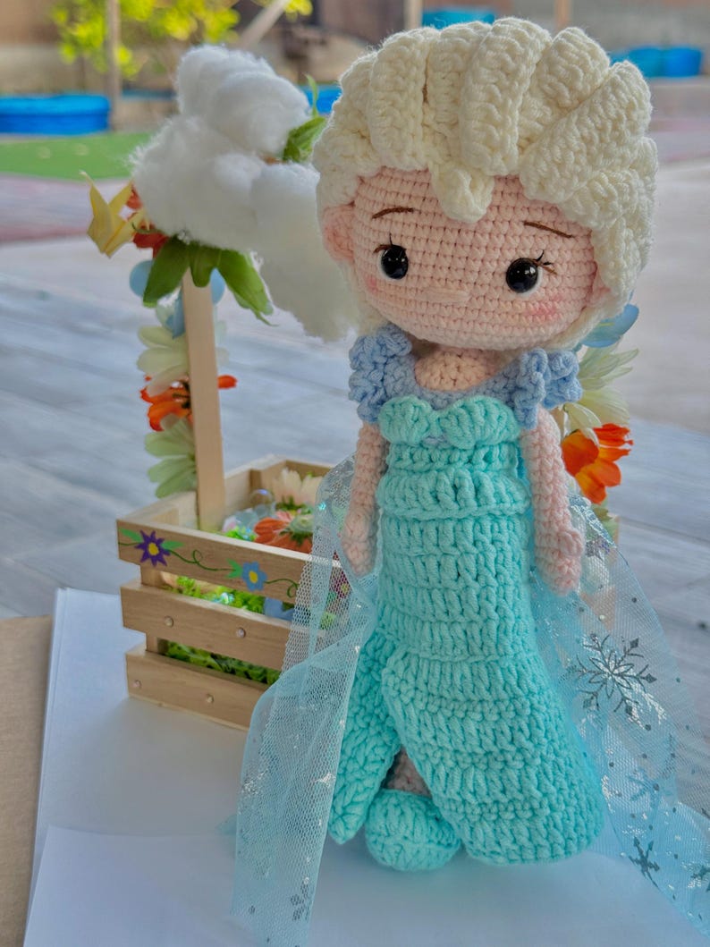 Frost Prinsessa Virkade Dockor - Handgjord Virkad Elsa & Anna Amigurumi Docka - Sagopresent till Flicka - Födelsedagspresent till Flicka - Frost Fan bild 2