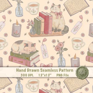 Könnte beinhalten: Nahtloses Muster mit Katzen, Büchern, Teetassen, Blumen und Kerzen. Das Design umfasst eine Katze mit Schleife, eine schlafende Katze auf Büchern und offene Bücher. Der Text "Hand Drawn Seamless Pattern" ist sichtbar.