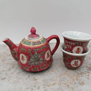Vintage small Mun Shou Teapot, red small Mun Shou Teapot.