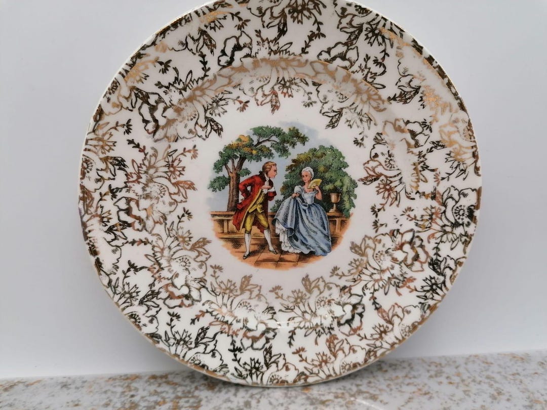 金箔を施した装飾皿、ロマンティックなスタイルの皿、ゴールドの皿