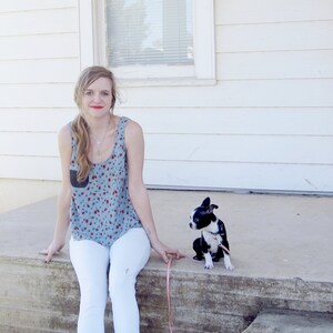 Floral tiny pocket tank with contrast pocket