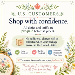 K&ouml;nnte beinhalten: Eine Informationsgrafik f&uuml;r US-Kunden, die besagt, dass alle Z&ouml;lle und Abgaben im Voraus bezahlt werden. Der Text enth&auml;lt 'U.S. CUSTOMERS Shop with confidence' und 'Thank you for supporting a small Canadian maker', umrahmt von floralen Illustrationen.