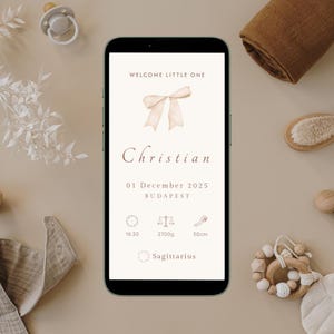 以下が含まれることがあります： スマートフォンには、名前「Christian」と誕生日の詳細が記載されたベビーアナウンスが表示されています。画面にはリボンのイラストと「Welcome Little One」というテキストが表示されています。出生体重は2700g、身長は50cm、誕生時刻は16時20分です。