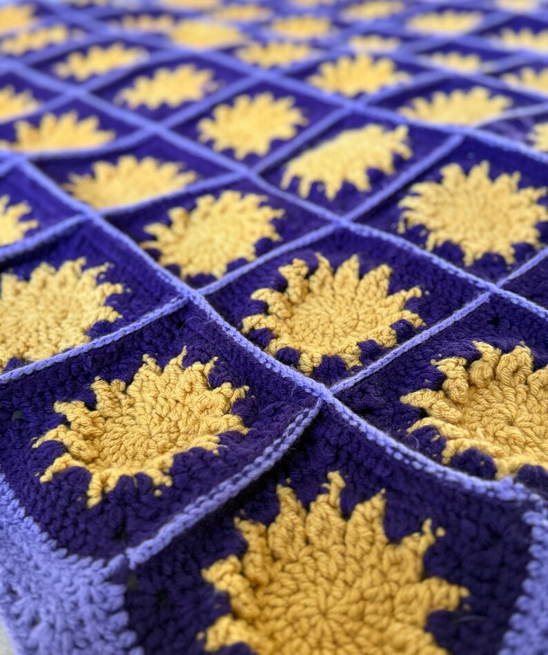 Sun Pattern Print Hooded Blanket