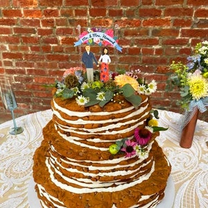 Handmade Custom Wedding Cake Topper, Couple Floral Banner, Personalized Wedding Portrait image 8