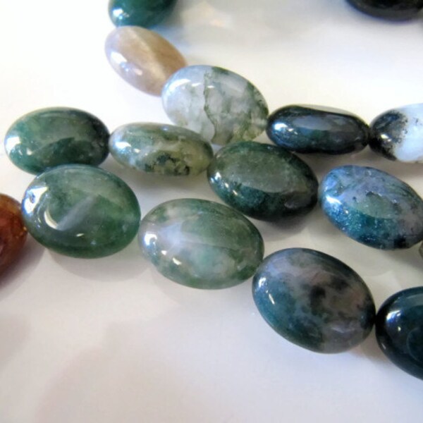 Moss AGATE Stone Beads, Green Shades, Flat Oval, 1 Bead Strand, 28 Pieces, Approx 14mm x 10mm, Slightly Translucent Gemstone Beads