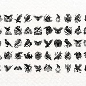 Puede incluir: Una colecci&oacute;n de cincuenta ilustraciones en blanco y negro que muestran cuervos en diversas posturas, posados sobre calaveras, ramas, libros y bolas de cristal, o volando con las alas extendidas, dispuestas en una cuadr&iacute;cula sobre un fondo blanco texturizado.