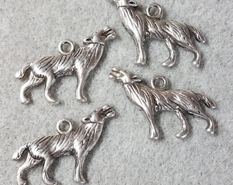 BULK 20 Howling Dog or Wolf Charms SC2919