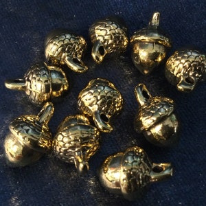 Set of 10 Antique gold plated Acorn Charm Pendants, 15x10mm acorn nut charm, golden 3d tree nut pendant, boho hippie bangle charm