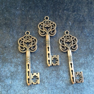 Set of 3 Copper alloy Skeleton Key pendants, large light weight red copper key, goth, Victorian, pirate, 60x22mm, hole 3mm