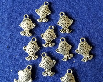 10 or 20 pk 3D Fish Charm Pendants, ocean animal, sea creature, pendants, fishing, charm, silver, zinc, alloy, metal, destash