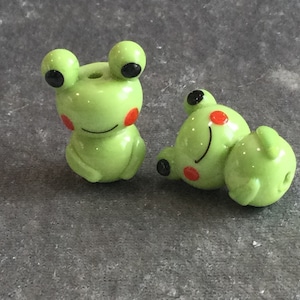 Set of 2 Lampwork lime green happy frog beads, handmade tree frog beads, 20x15mm, hole 1.5~2mm, destash