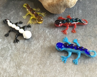 Lampwork glass gecko ornament, decorative salamander, glass spotted lizard window accessory, shelf decoration gift, yellow black red blue