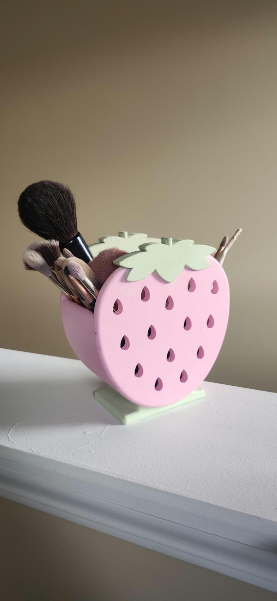 Strawberry Makeup Brush Holder – 3D Printable STL File – Cute Organizer for Vanity, Desk, or Gifts