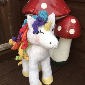 Cuddly unicorn Knitting Pattern image 1