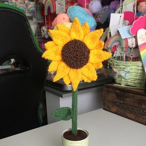 Large Sunflower with stem Knitting Pattern