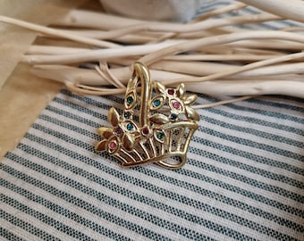 Broche vintage de cesta de flores en tono dorado con piedras multicolores / Broche de bisutería restaurado