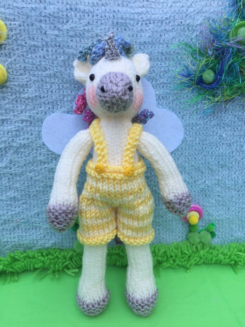 Sparkle the Unicorn knitting Pattern image 2