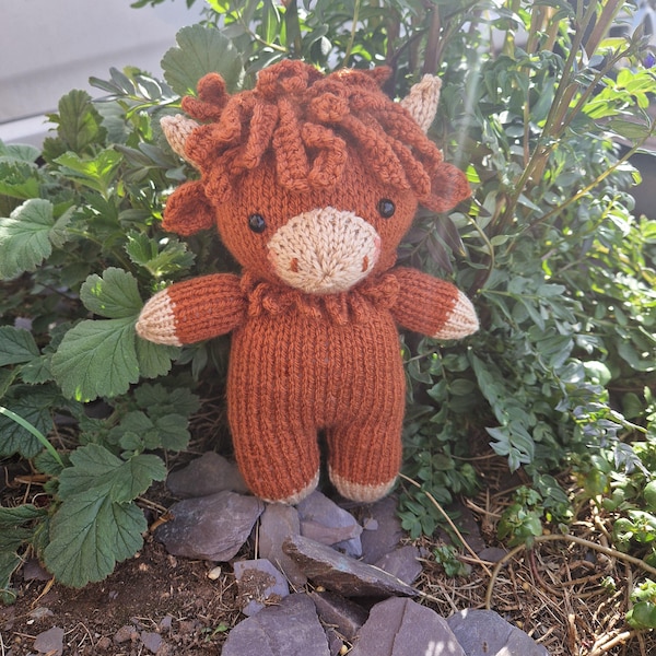 Patrón de tejido de peluche de vaca de las Tierras Altas: Harry the Heeland Coo (PDF)