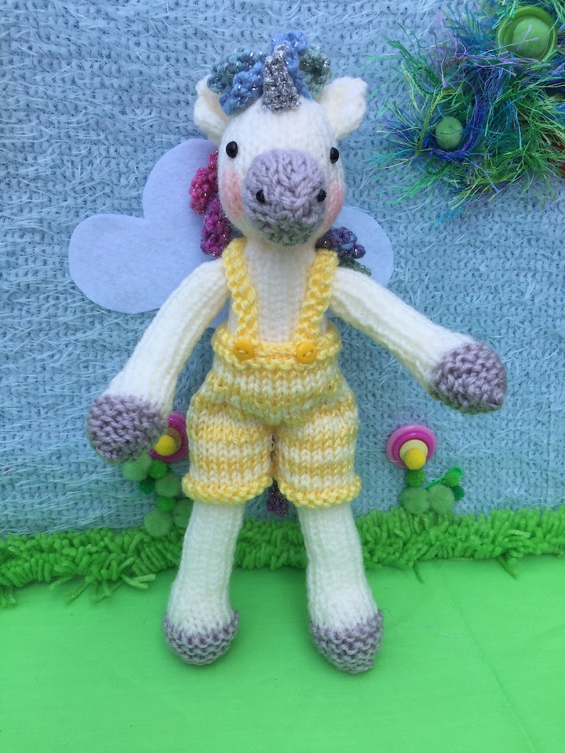 Sparkle the Unicorn knitting Pattern image 1