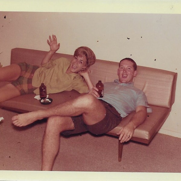 Photo 1960s Couple Drinking Beer, Stubby Bottle, Mid Century Furniture, Vintage Snapshot