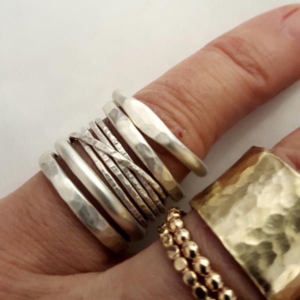 Set met vijf stapelringen van geborsteld zilver