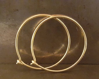 Aros delgados de una pulgada de oro macizo de 14k