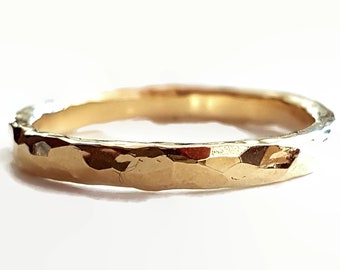 Alianza de boda de oro de 14 quilates facetada, hecha a mano, diseño clásico