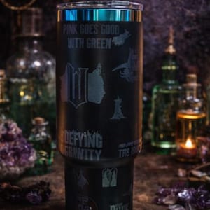 Vaso arcoíris de 40 oz inspirado en Wicked / Taza de bruja malvada / Regalo para fanáticos de la música / Acero inoxidable negro mate grabado con láser imagen 4