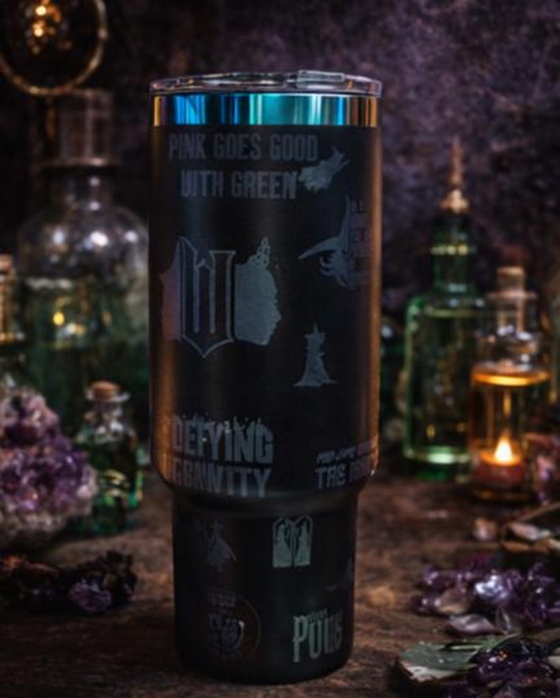 Vaso arcoíris de 40 oz inspirado en Wicked / Taza de bruja malvada / Regalo para fanáticos de la música / Acero inoxidable negro mate grabado con láser imagen 4