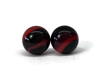 Marbled red black stud earrings, fused glass dainty jewelry, round minimalist earrings, best friend gifts