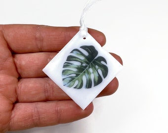 Monstera leaf fused glass ornament, unique gifts for her, plant decoration, window hanging, artisan crafted present, Christmas tree ornament