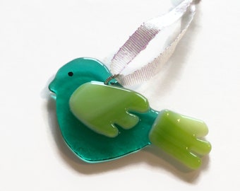 Green bird ornament fused glass decoration window hanging Christmas tree decoration gifts for mom bird home decor