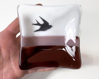 Sparrow fused glass plate, bird trinket dish, spoon rest, jewelry dish, Unique gifts for her, bird home decor, housewarming presents