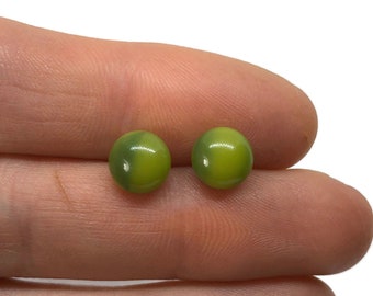 Fused glass green stud earrings, gifts for her, round minimalist earrings, hypoallergenic, 8mm
