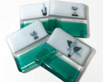 Plant coasters, green fused glass drink rests, unique gifts for him, table art, nature home decor, housewarming presets, set of 4