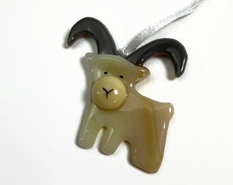 Mountain Goat Fused Glass ornament, Unique Gifts for Her, Tree Hanging, Wildlife Home Decor, Christmas Decoration, window Art